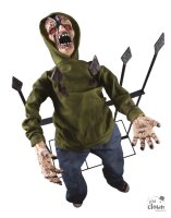 Riesiger animierter Zombie auf Zaun
