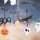 Halloween Deko abgerissener Fuß an Prangerkette