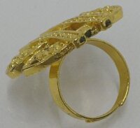 Peace Zeichen am Ring für Hippies und Aussteiger