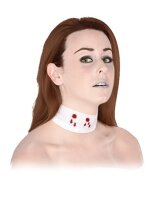 Halsband als Verband mit blutigem Vampirbiss