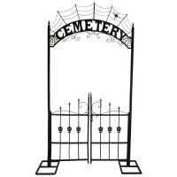 Riesiges Eingangstor zum Friedhof Cemetery als Deko zu Halloween